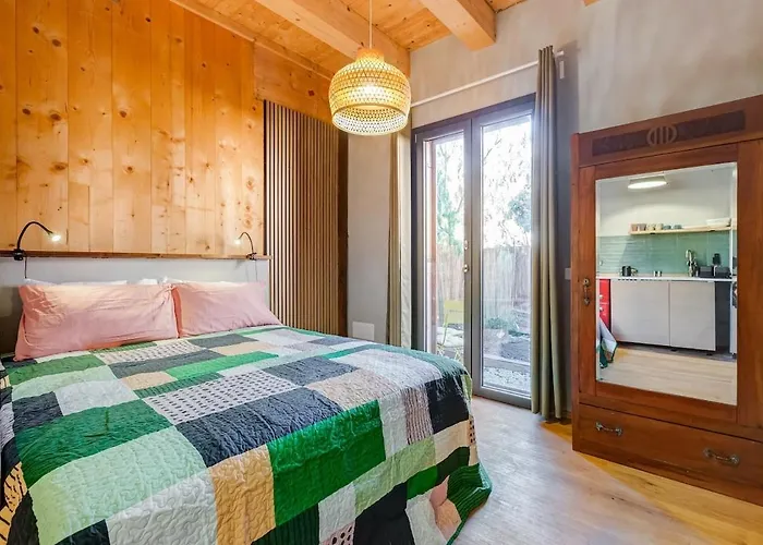 Garden Studio Apartment
